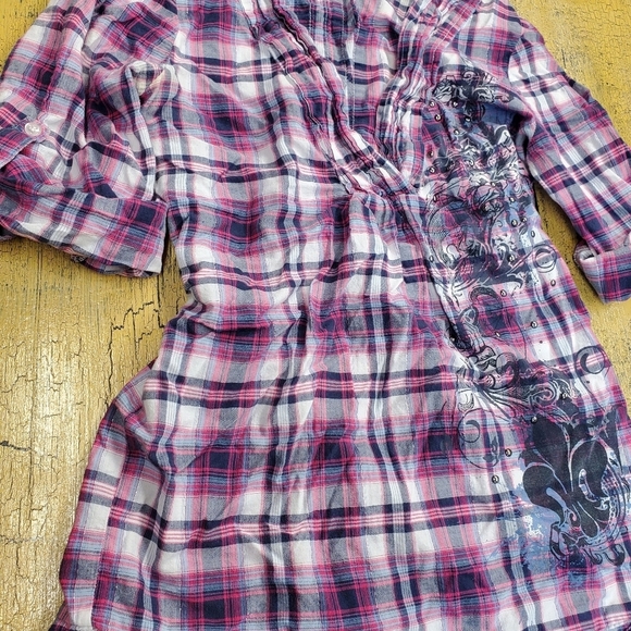 👸👕 Plaid design tie back deep Vneck shirt - Picture 10 of 15